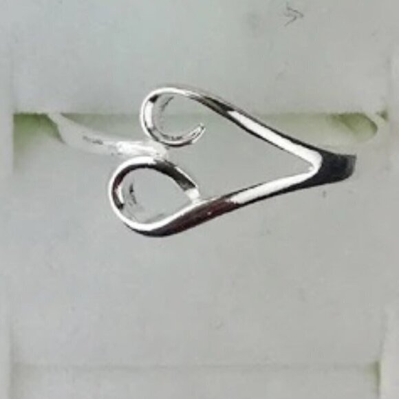 Jewelry - NWOT Sterling Silver Heart Ring In Box - Size 7.34